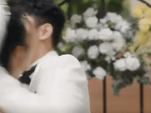 Đám cưới đang viral khắp Trung Quốc: Cô dâu đẹp phát sáng, chú rể thắng đời 1-0