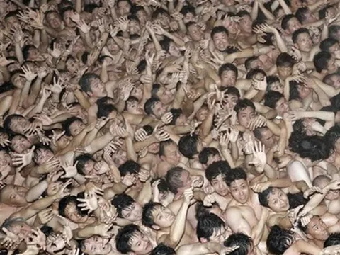 Bất tỉnh tại “lễ hội gần như khỏa thân”