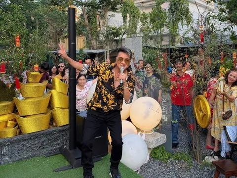 "Ông hoàng nhạc Việt" đình đám phải tạm đóng quán cafe sau nửa tháng khai trương