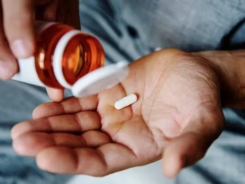 Uống thuốc "cường dương cấp tốc" kiểu này, người đàn ông 52 tuổi tụt huyết áp, loạng choạng, phải cấp cứu