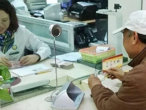 Khách hàng gửi tiết kiệm 7,8 tỷ đồng nhưng tài khoản bị đóng băng: Hơn 1 năm vẫn chưa đòi được tiền!