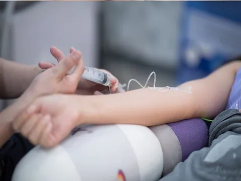 Vụ cô gái tử vong sau khi “truyền trắng” tại nhà: Nữ điều dưỡng đã tiêm thêm thuốc gì trước khi nạn nhân lịm dần?