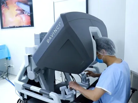 Vị bác sĩ là 'cơ trưởng' cầm lái Robot và khát vọng hồi sinh những cuộc đời