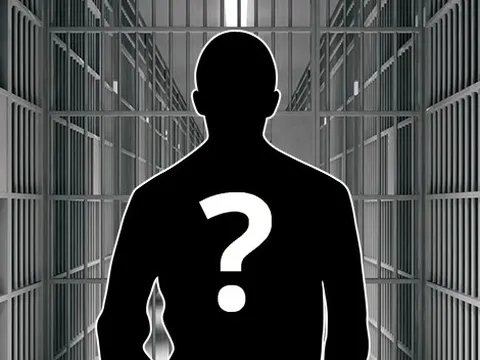 Danh hài đình đám tự tay tống cổ anh trai vào tù