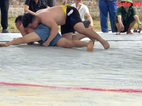 Bàng hoàng: Người đàn ông ở Hà Nội gãy cổ, tử vong khi tham gia hội vật làng