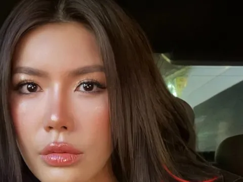 Minh Tú bị mắc kẹt ở Oman