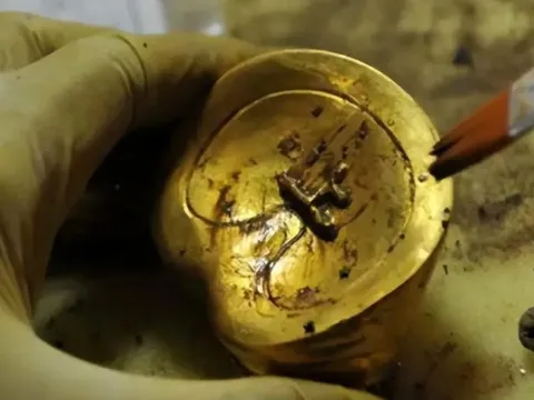 Đào sâu 0,8m, đội công nhân phát hiện hơn 5kg vàng: Công trường xây dựng lập tức bị phong tỏa