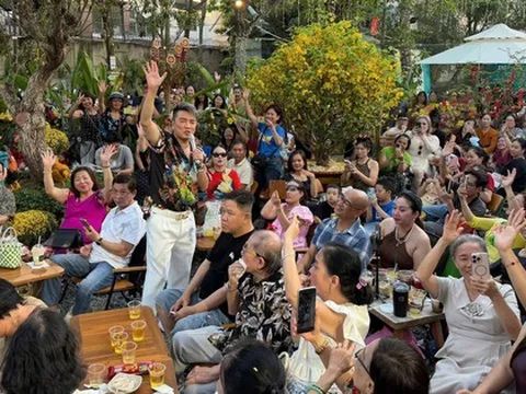 Phải đóng cửa 5 ngày, quán cafe của ông hoàng nhạc Việt đình đám một thời "thất thủ" khi mở lại