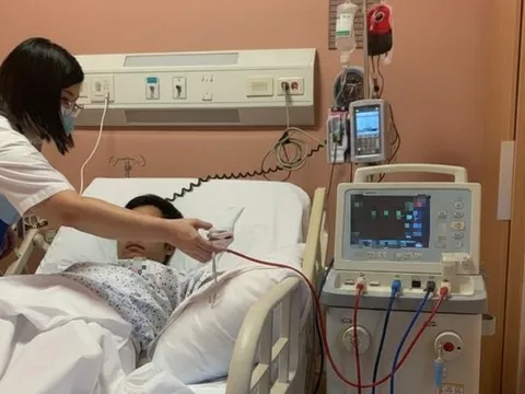 Người đàn ông sống lành mạnh lại suy thận nặng, bác sĩ cảnh báo: 1 việc âm thầm hại thận, nhiều người vẫn tưởng tốt