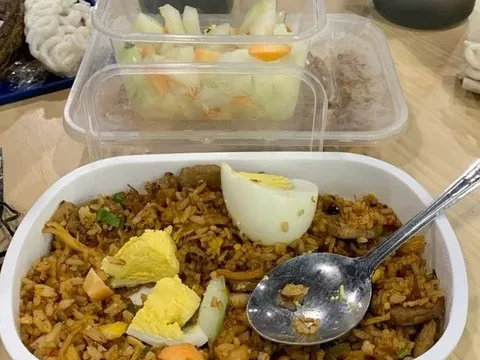 Bác sĩ cảnh báo: Hạt vi nhựa có thể "chất đầy" não nếu làm việc này khi ăn, rất quen với dân văn phòng