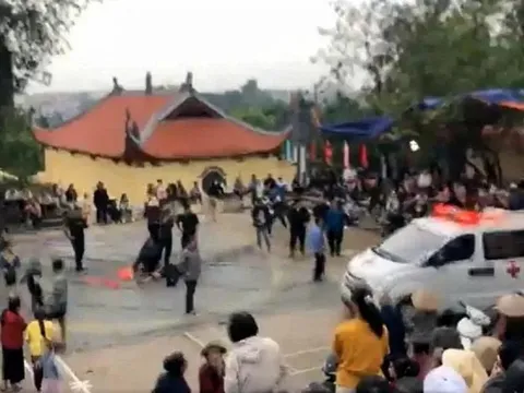 Đô vật bất ngờ bị chấn thương khi thi đấu tại lễ hội vật ở Hà Nội, phải đưa đi bệnh viện: Tình hình sức khỏe ra sao?