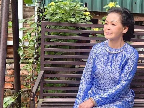 Danh ca Khánh Ly: Tôi về Việt Nam nhiều người nói lắm, bảo "chắc bên kia đói quá nên về kiếm ăn"