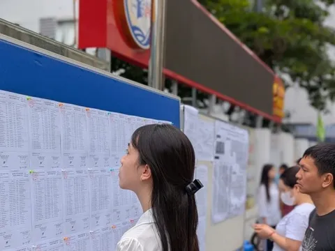 Đề xuất bắt buộc học hết THPT để giảm căng thẳng thi lớp 10