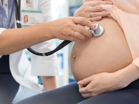 Thấy dấu hiệu lạ ở "vùng kín" khi mang thai 20 tuần, cô gái trẻ nhận kết quả khiến nhiều người giật mình