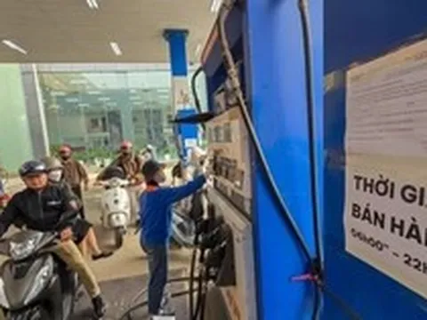 Một trường học ở TPHCM hỗ trợ phụ cấp xăng xe cho giảng viên