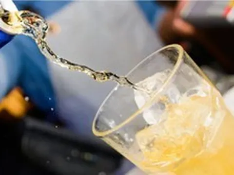 Người đàn ông Thanh Hóa bất ngờ liệt hai chân chỉ vì uống loại nước này mỗi ngày