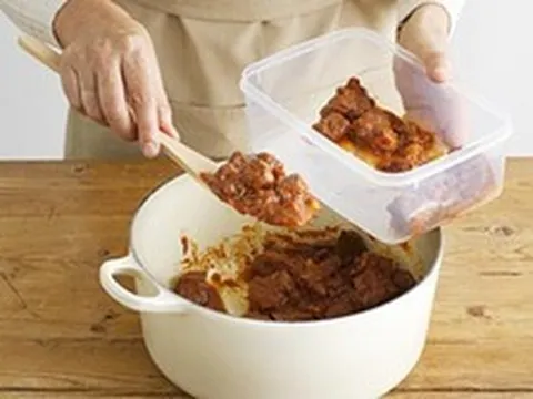 Thức ăn thừa gây ung thư: Vì sao có món để qua đêm vẫn ăn được, nhưng có món hâm nóng kỹ đến đâu cũng đừng tiếc?