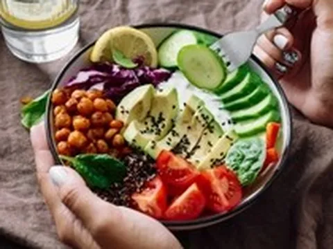 Không ăn vặt mà vẫn béo? Thủ phạm hóa ra lại nằm trong những bữa ăn chính mỗi ngày