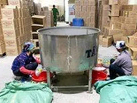 Pha axit acetic với nước làm ‘giấm trắng 100% tự nhiên’: Ảnh hưởng thế nào đến sức khỏe?