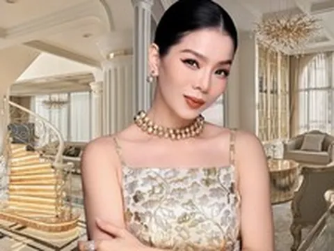 Biệt thự của "chị đại" Lệ Quyên: Cầu thang dát vàng lóng lánh như cung điện, tiết lộ 3,6 tỷ chỉ đủ xây cái cổng nhà