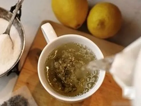 6 loại cốc tuyệt đối KHÔNG nên đựng nước nóng: Uống “nước ấm cho khỏe” nhưng coi chừng biến thành… uống độc mỗi ngày