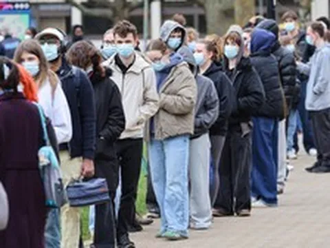 Một dịch bệnh nghiêm trọng đang bùng phát tại Anh, giới chức cảnh báo về “sự kiện siêu lây nhiễm”