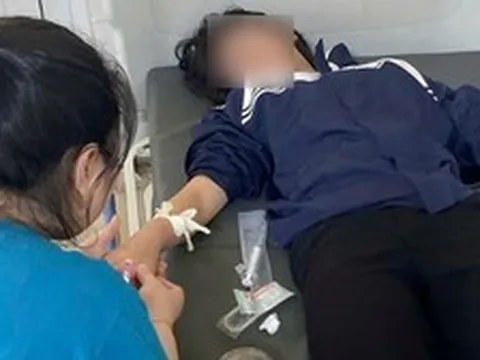 Nữ sinh lớp 7 nghi uống thuốc trừ sâu do áp lực cô lập, trêu chọc từ bạn bè