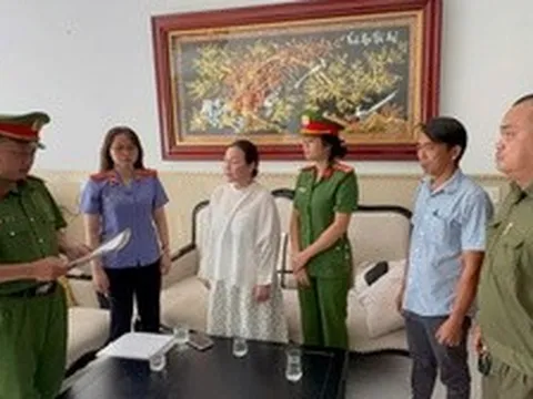 CLIP: Công an TPHCM khám xét nhà doanh nhân Nguyễn Ngọc Tiền