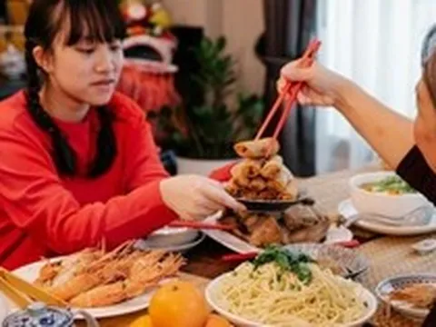 Sáng nào cũng tự nấu ăn cho gia đình, một gia đình 3 người đều bị ung thư tuyến tụy: Bác sĩ cảnh báo đừng mua loại thịt này