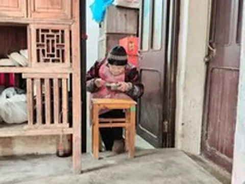 Chế độ ăn ngủ 'độc lạ' của cụ bà 50 năm không vào viện