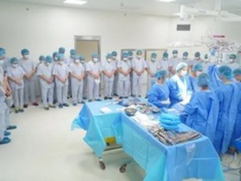 Giọt nước mắt tiễn biệt chàng trai trẻ, 6 cuộc đời được hồi sinh