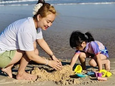 Mẹ đơn thân có 2 con riêng ngoại hình giản dị nhưng nam ca sĩ Việt vẫn si mê suốt 15 năm