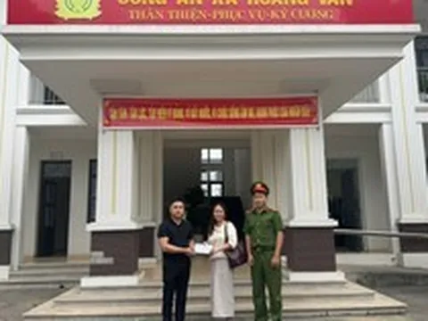 Sau khi chuyển khoản thành công 499.000.000 đồng, người phụ nữ kiểm tra tài khoản, liên lạc với người nhận tiền rồi vội báo công an xã