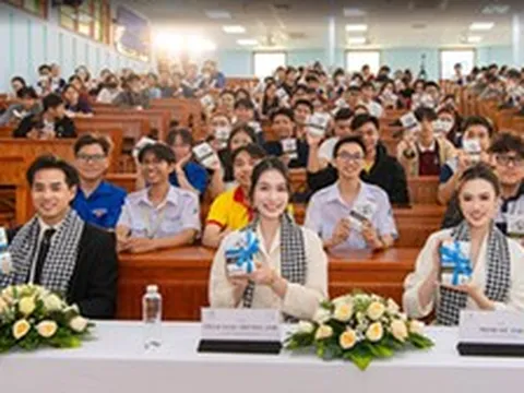 Các hoa á hậu, nghệ sĩ chia sẻ hành trình theo đuổi đam mê với sinh viên