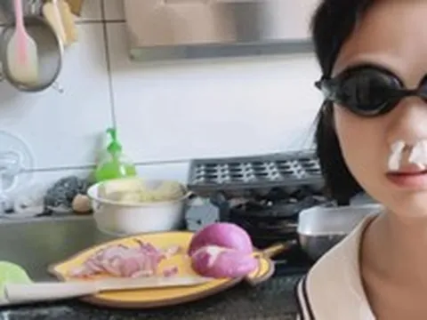 Tôi học được 8 mẹo bếp “không tốn 1 đồng” từ mẹ và nhận ra tiết kiệm đôi khi bắt đầu từ những điều rất nhỏ