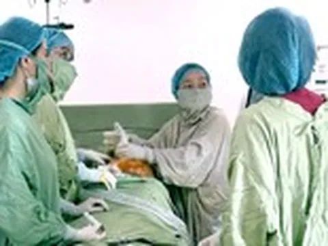 Can thiệp bào thai, cứu sống thai nhi tràn dịch màng phổi nặng