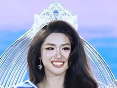 Phan Phương Oanh đăng quang Miss World Vietnam