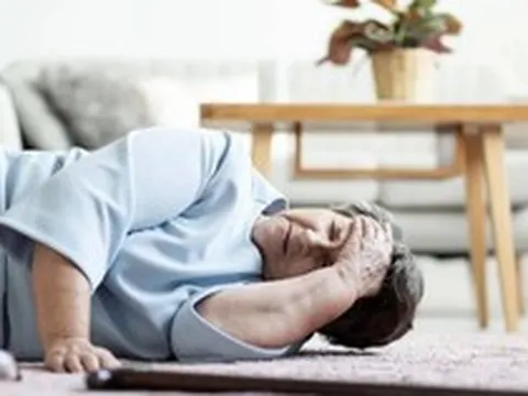 Vợ chồng U65 có lương hưu không nhỏ vẫn làm việc quần quật để tiết kiệm, dưỡng già, đến lúc ngã bệnh mới bật khóc: Tôi hối hận rồi!