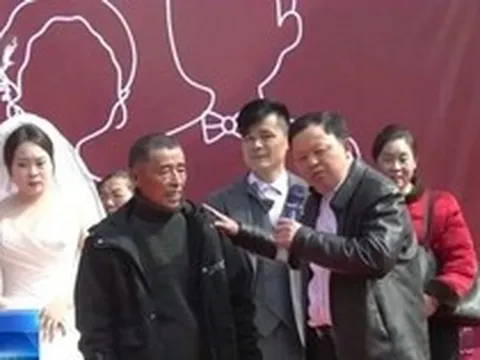 Bố vợ trả lại 700 triệu đồng sính lễ ngay trong đám cưới, chú rể đem tiền làm 1 việc khiến nhiều người bất ngờ