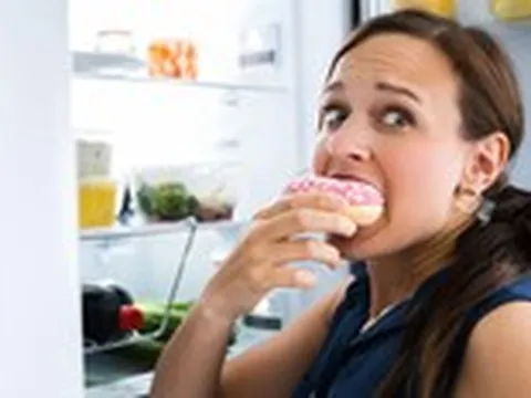 Điểm danh 7 lý do vừa ăn xong đã ăn vặt