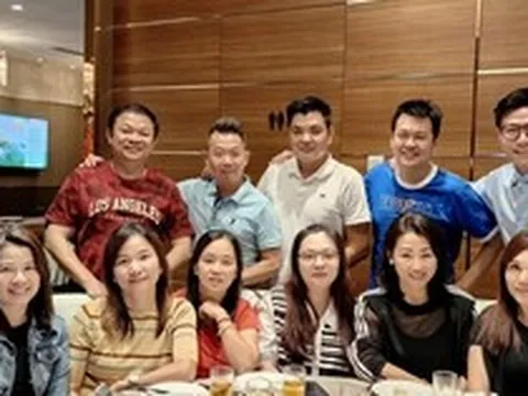 Họp lớp được hỏi lương, tôi định nói 190 triệu đồng/tháng thì vợ ra hiệu trả lời “20 triệu”: Nhận lại sự thờ ơ từ các bạn nhưng hài lòng