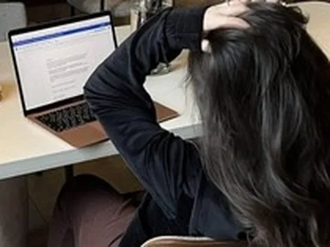 Không kiệt sức, không burn-out thì không phải là dân văn phòng?