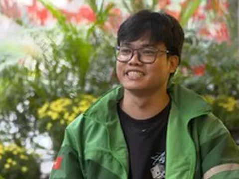 6 năm làm lập trình, chàng trai 32 tuổi "bỏ ngang" để chạy xe ôm công nghệ: Người vợ khóc lặng khi nghe chồng nói lý do!