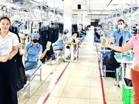 Một công ty ở Đà Nẵng chi hơn 2 tỉ đồng hỗ trợ tiền xăng cho công nhân