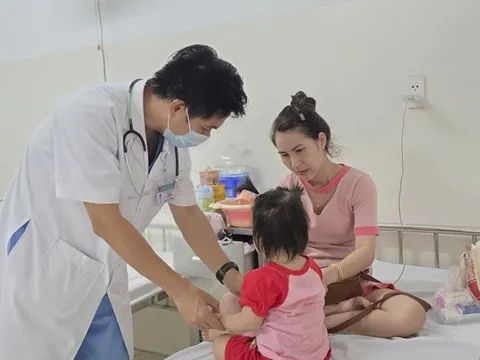 Bệnh tay chân miệng vào mùa, bệnh viện Đà Nẵng đón hàng trăm ca mỗi ngày