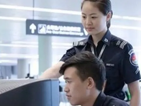 Phát hiện nhiều người chi 158 triệu để “chạy” công việc trực tàu lương 9 triệu, trực đêm liên tục: Cảnh sát vào cuộc