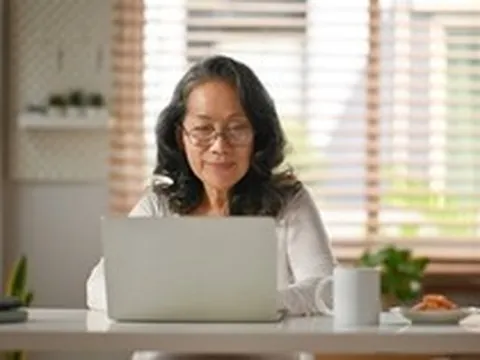 Bước sang tuổi trung niên, dù dư dả đến đâu cũng đừng chi tiền cho 3 việc này: Không biết sớm dễ hối hận