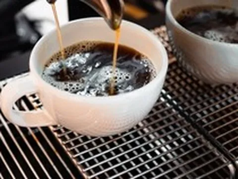 Kiểu uống cà phê và trà xanh có thể gây hỏng thận, tăng huyết áp: Nếu đang làm, phải dừng ngay