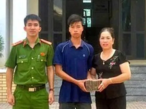 Sau khi đến ngân hàng rút 150 triệu đồng, người phụ nữ SN 1964 phải lên công an xã làm việc