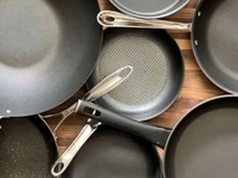 Cảnh báo tới tất cả các gia đình đang sử dụng chảo chống dính